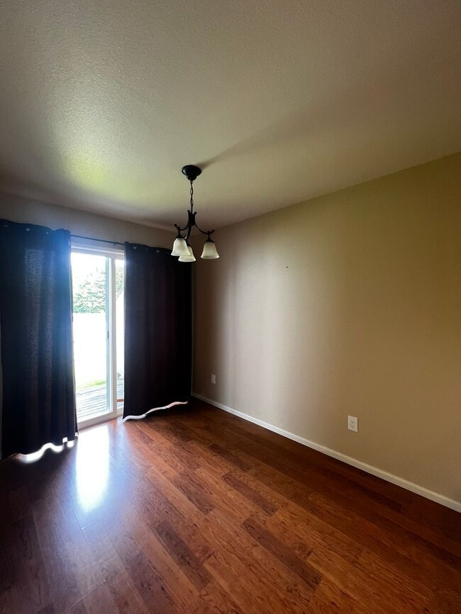 Building Photo - 2BD 2BA Condo in Beautiful Downtown Lynden!