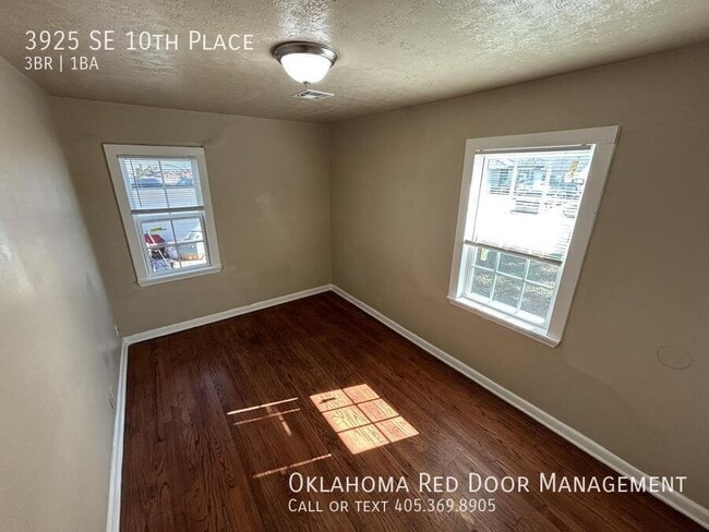 Building Photo - 3925 SE 10th Pl