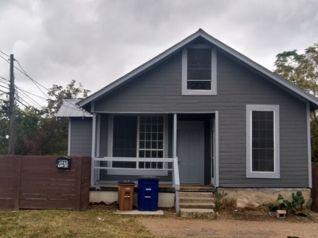 Building Photo - 2410 E 12th St