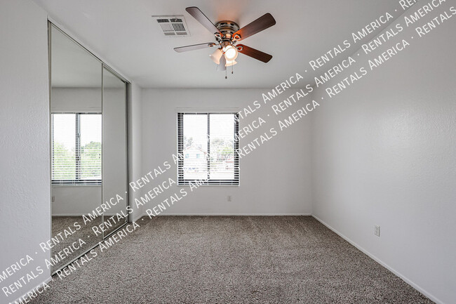 Building Photo - 967 E Rockwell Dr