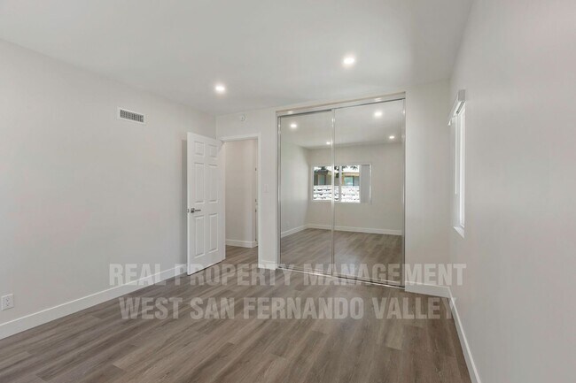 Building Photo - Beautifully Remodeled Single Family Home with Pool