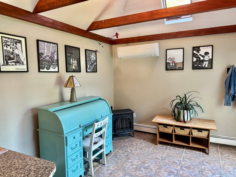 Building Photo - 175 Maple St