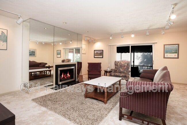Building Photo - 804 Fairways Dr