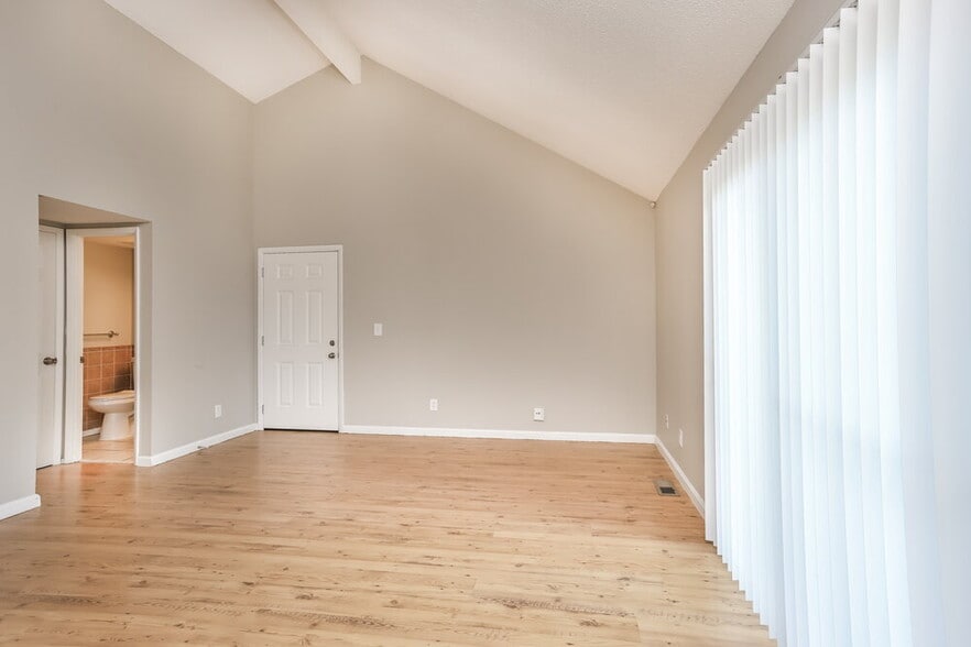 Building Photo - 1690 Woodman Dr