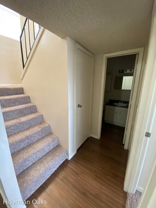 Building Photo - 1501 Holleman Dr