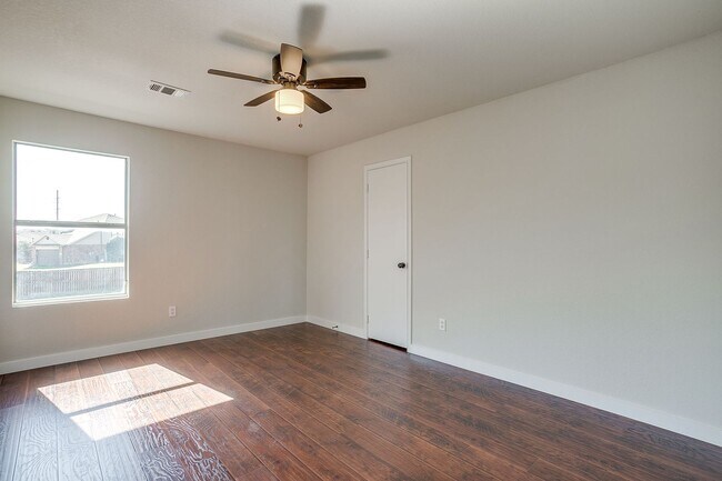 Building Photo - Spacious 4 Bed- 2.5 Bath Rental in the Desirable Remington Point- Eagle Mountain Saginaw ISD- 76179