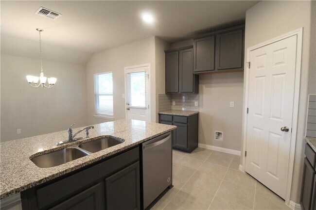 Building Photo - 307 Silver Glen Dr