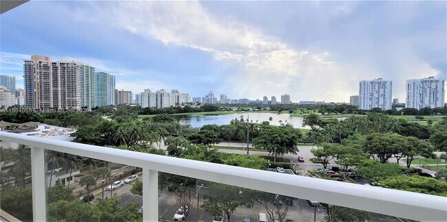 Building Photo - 3731 N Country Club Dr