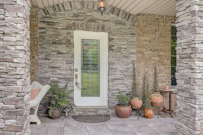 Building Photo - 8745 Old Charlotte Pike