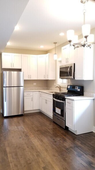 KITCHEN - 4812 S Damen Ave