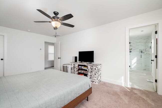 Building Photo - 2703 Wells St