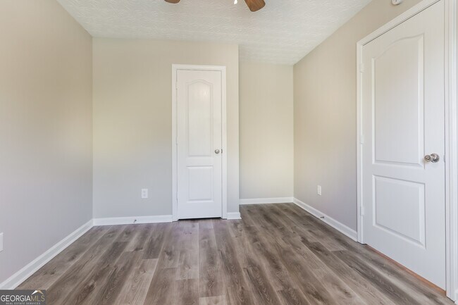 Building Photo - 210 Heaton Pl Trail