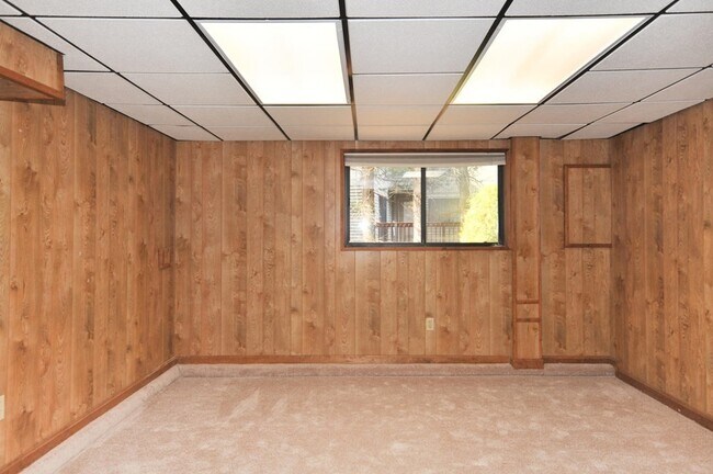 Building Photo - 14 E Bluff Rd