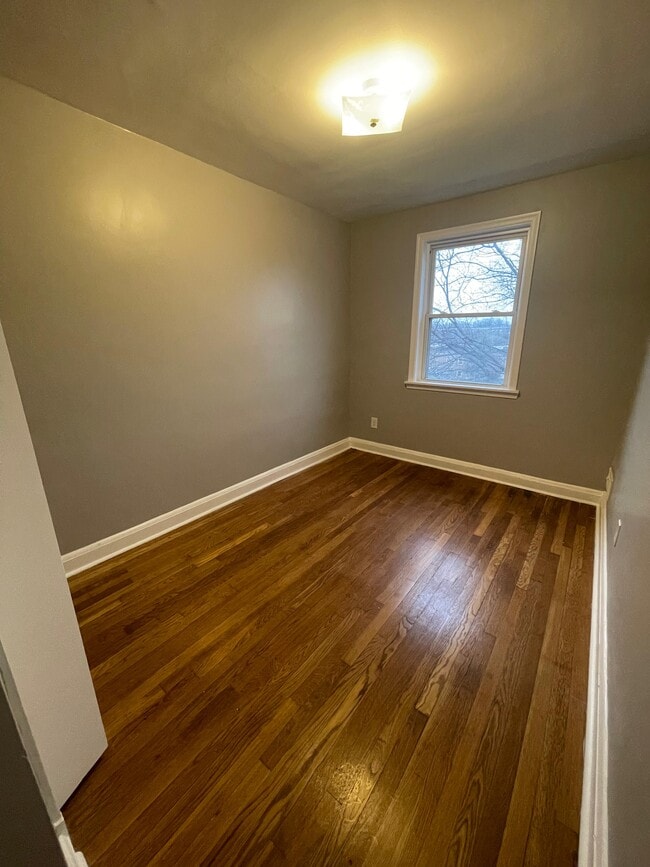 Building Photo - 4919 Schaub Ave