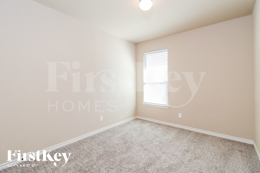 Building Photo - 1005 Destrehan Dr