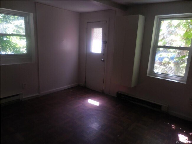 Building Photo - 130 Johnston St