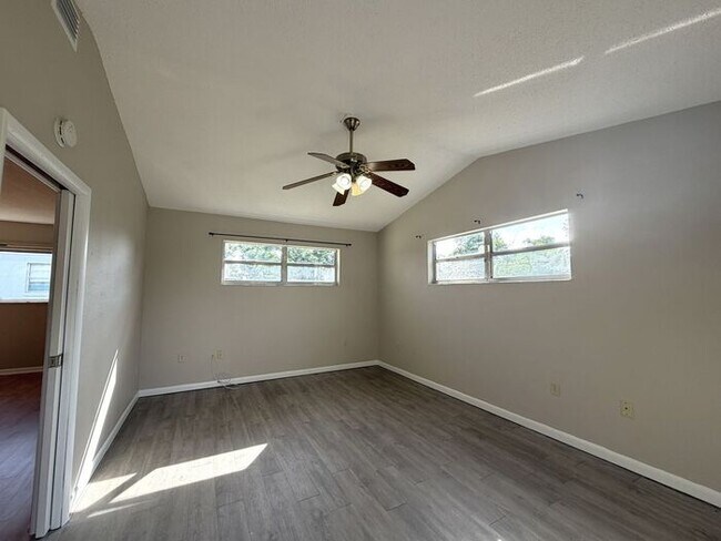 Building Photo - Renovated Home
