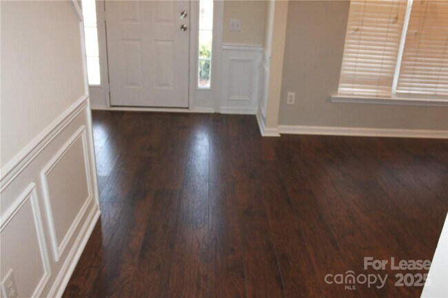 Building Photo - 2715 Old Ironside Dr