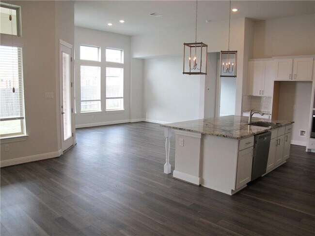 Building Photo - 635 Spinnaker Loop