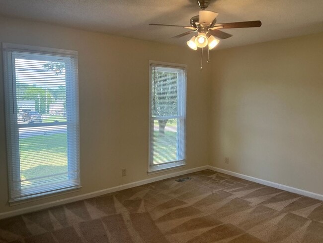 Building Photo - 910 Dolphin Ln