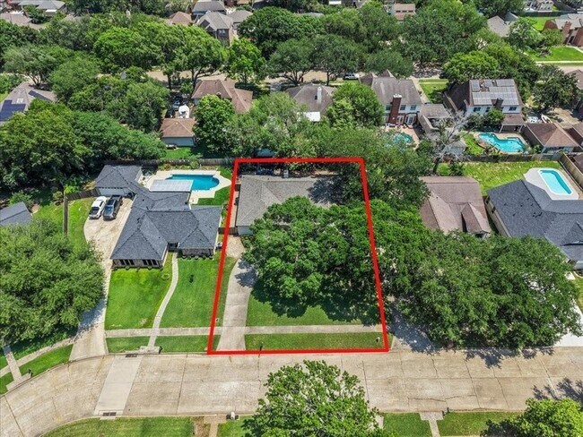 Building Photo - 1626 Lake Bluff Dr