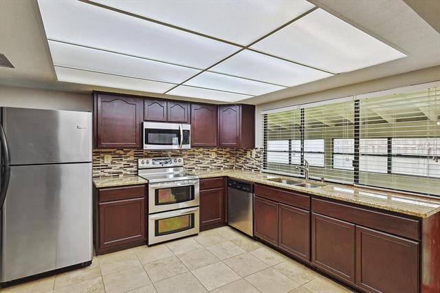 Building Photo - 804 Forest Glen Dr