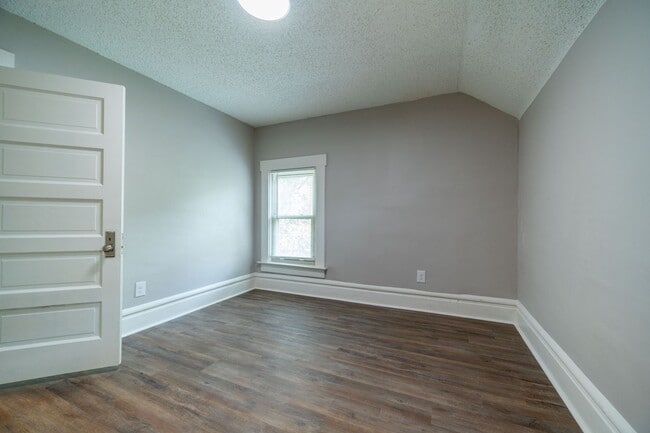 Building Photo - 810 Miller Ave