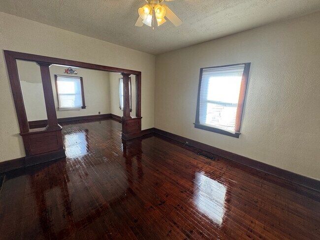 Building Photo - 17 S Crawford St