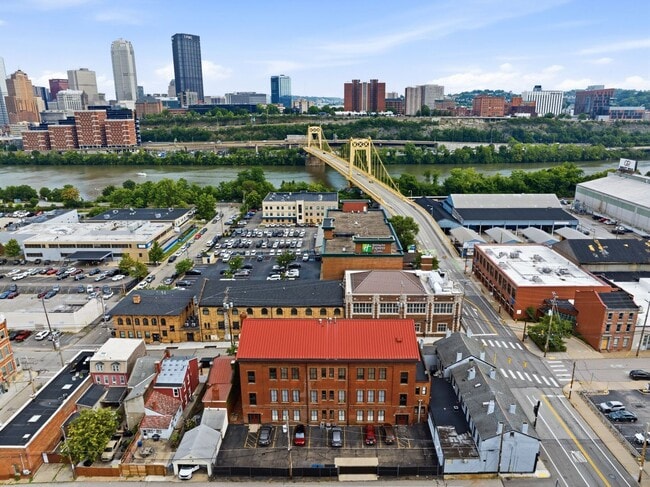 Building Photo - 910 Bingham St