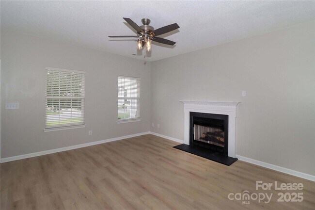 Building Photo - 915 Harbour View Cove NE