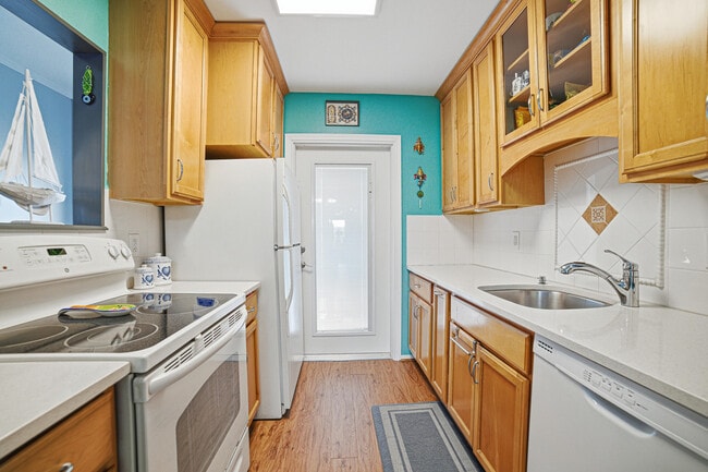 Building Photo - 112 Doolen Ct