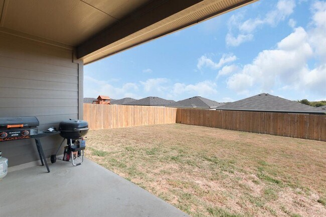 Building Photo - 1321 Lindsey Dr