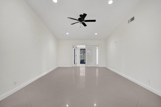 Building Photo - 630 Sea Pine Way