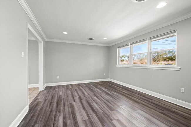 Building Photo - 8120 N Essen Heights Ct