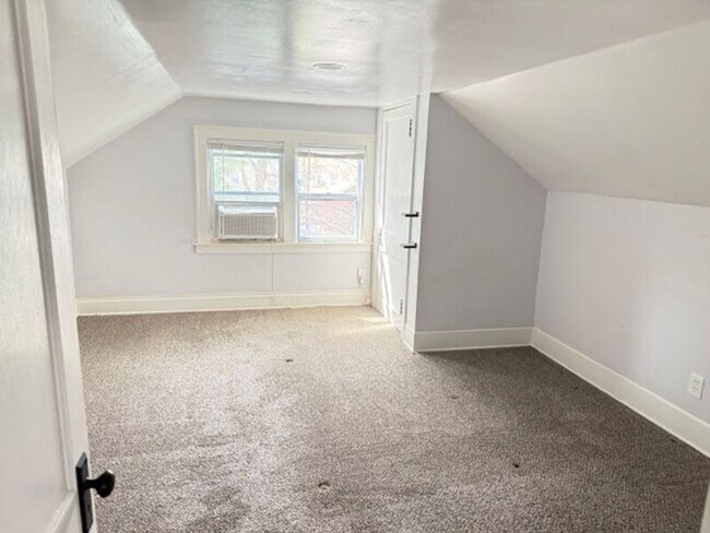 Building Photo - 3304 Daytona Ave