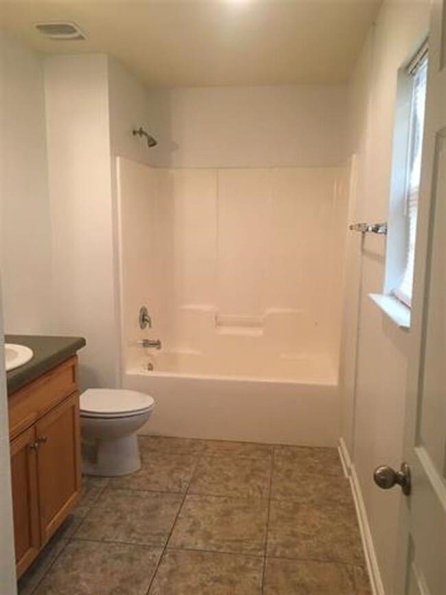 Building Photo - 1854 Ivy Ln