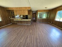 Building Photo - Spacious Home awaits!