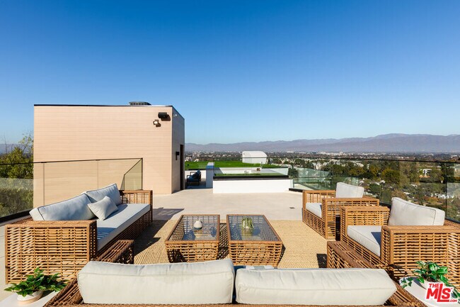 Building Photo - 3596 Woodhill Canyon Rd