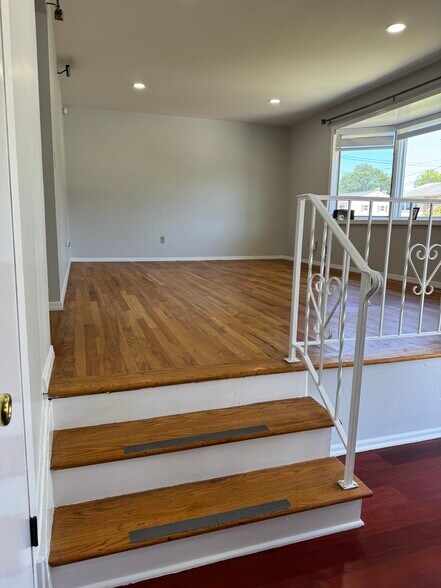 Building Photo - 824 Nelson Pl