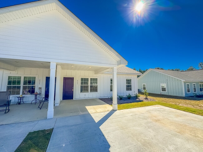 Building Photo - 227 Firefly Ln