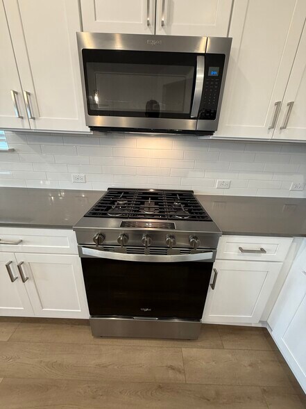 Building Photo - 480 Tailwind Dr