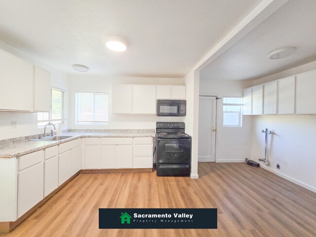 Building Photo - 4235 Arlington Ave