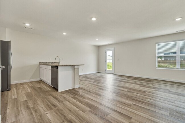 Building Photo - 576 Fox Den Cir