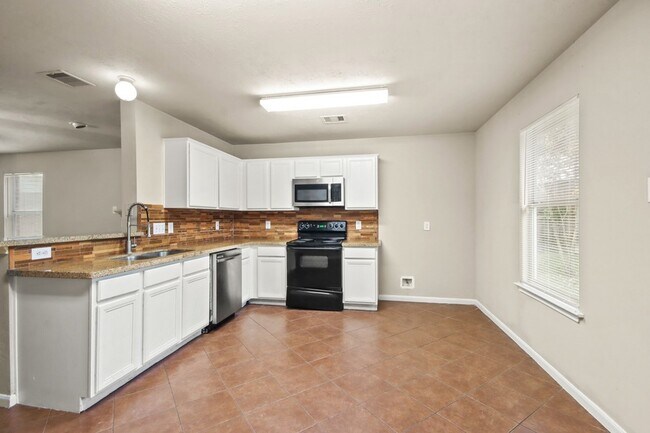 Building Photo - 807 Sycamore Ridge Ln