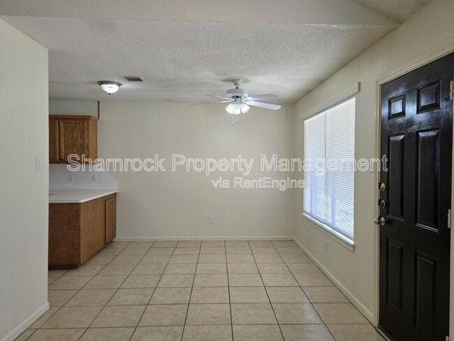 Building Photo - 712 Old Lorena Rd