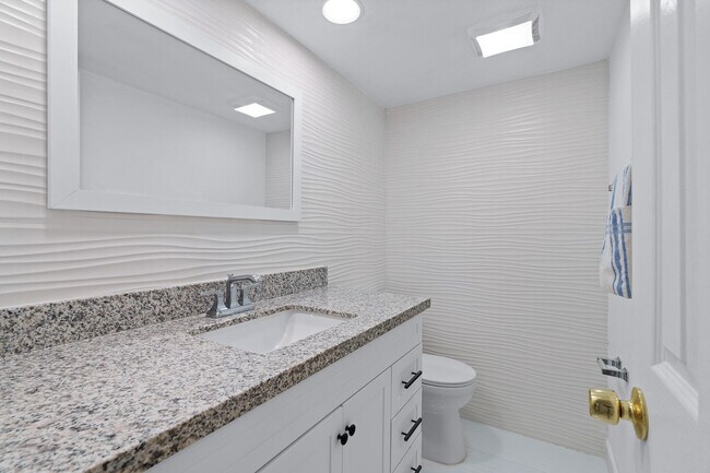 Building Photo - 3580 S Ocean Blvd
