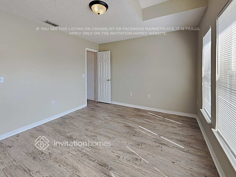 Building Photo - 15955 Wilkinson Dr