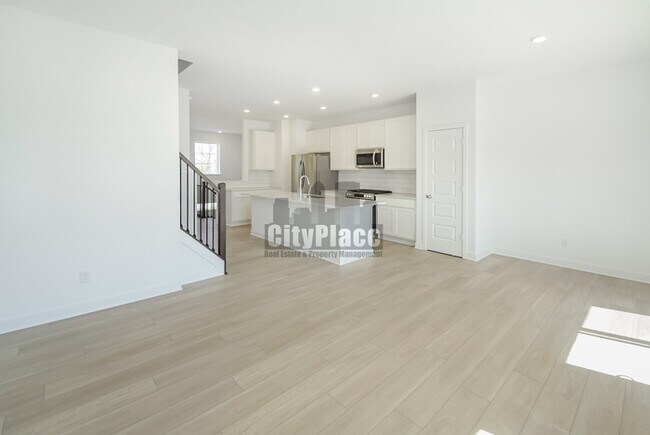 Building Photo - 6574 Halsey St