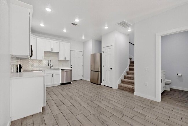 Building Photo - 604 Kimbro St