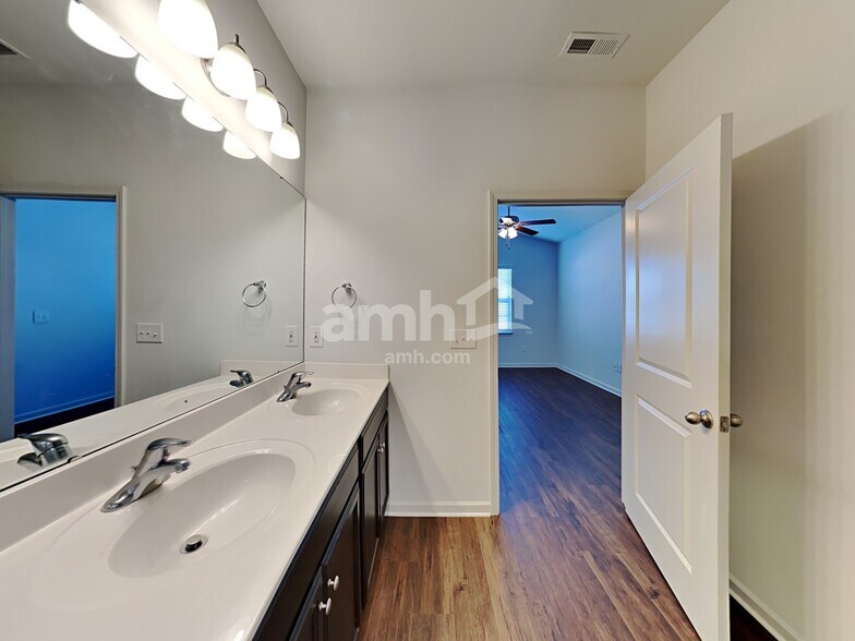 Building Photo - 44 Prairie St